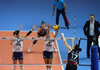 İlk Yarı Finalist Fenerbahçe Opet