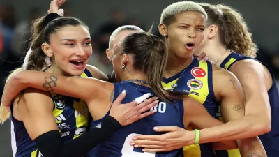 Fenerbahçe VakıfBank'ı 3-1 yendi seri yeniden başladı