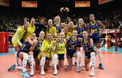 Fenerbahçe yeni salonunda Eczacıbaşı Dynavit'i 3-1 yendi