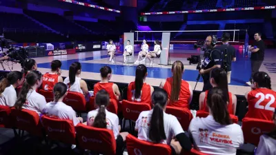 Filenin Sultanları VNL Ankara Etabı öncesi Open Court Etkinliği'nde öğrencilerle buluştu