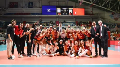 Galatasaray Daikin lige VakıfBank zaferi ile başladı