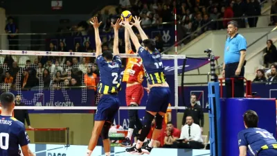 Galatasaray Kupa Voley'de finalde! Fenerbahçe'yi 3-1 yendi