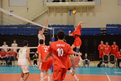 Genç Efeler Almanya'da galibiyetle başladı: Türkiye 3-1 İsveç