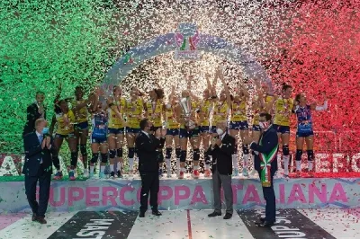 Meydanda başladı, salonda bitti, Imoco Süper Kupayı arka arkaya 3. kez kazandı