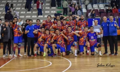 İnegöl Belediyespor, Okyanus Koleji'ni liderlikten indirdi