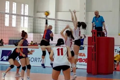 Midi Erkek ve Küçük Kızlar'da Grup Karşılaşmaları Sona Erdi