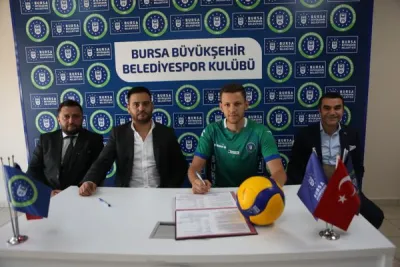 Bursa BŞ Belediyespor'da smaçör transferi