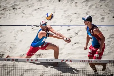 Avrupa yazında güneş, kum ve voleybol