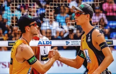 Plajda Almanya'nın Yükselen Yıldızları Thole ve Wickler