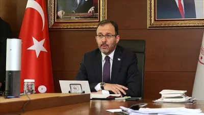 Bakan Kasapoğlu'ndan TFF ve kulüp başkanları ile video konferans