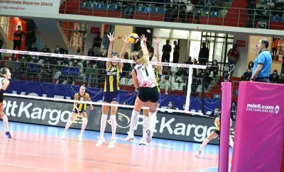 THY, F.Bahçe Opet'i set vermeden yendi, PTT'yi lider yaptı