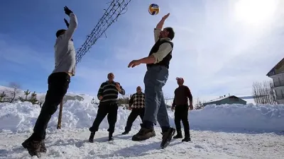 Torul'da 30 yıldır kaybeden çay ısmarlıyor