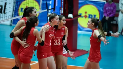 U16 Kız Milli Takımımız Romanya'ya set vermedi