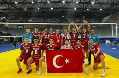 Liseli Efeler ve Sultanlar Dünya Şampiyonası’nda Namağlup Yarı Finalde