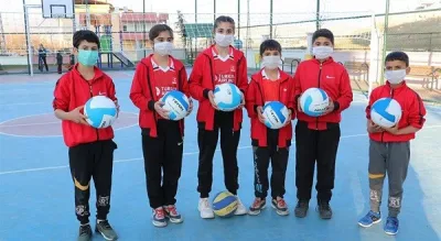 Bakan Kasapoğlu sözünü çok hızlı yerine getirdi ve Siirtli çocuklar voleybol sahasına kavuştu