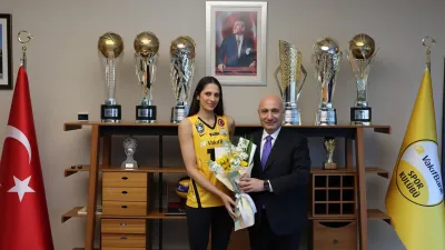 VakıfBank Derya Cebecioğlu ile vedalaştı