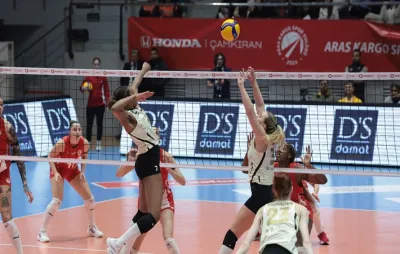 VakıfBank'ın namağlup liderliği sürüyor