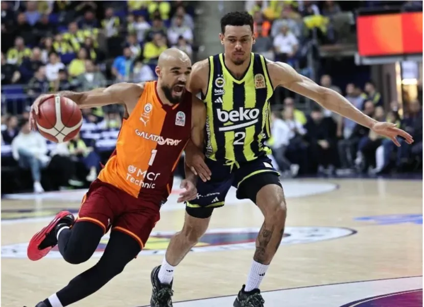 Fenerbahçe Beko derbide Galatasaray engelini 79-77 ile geçti
