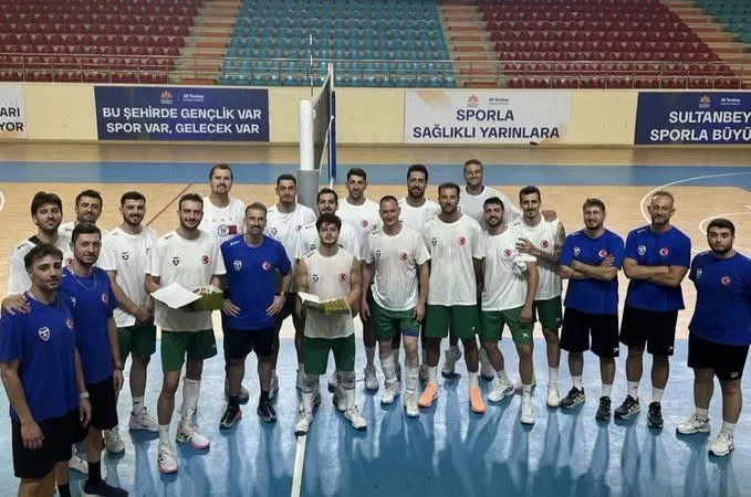 Sultanbeyli Belediyespor Efeler Ligi İçin Sahaya İndi